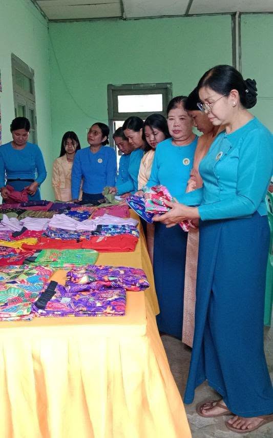 ပင်လုံမြို့၊ရပ်ကွက်(၂)၌ဖွင့်လှစ်ခဲ့သော"အခြေခံစက်ချုပ်နည်းပညာသင်တန်းဆင်းပွဲကျင်းပ