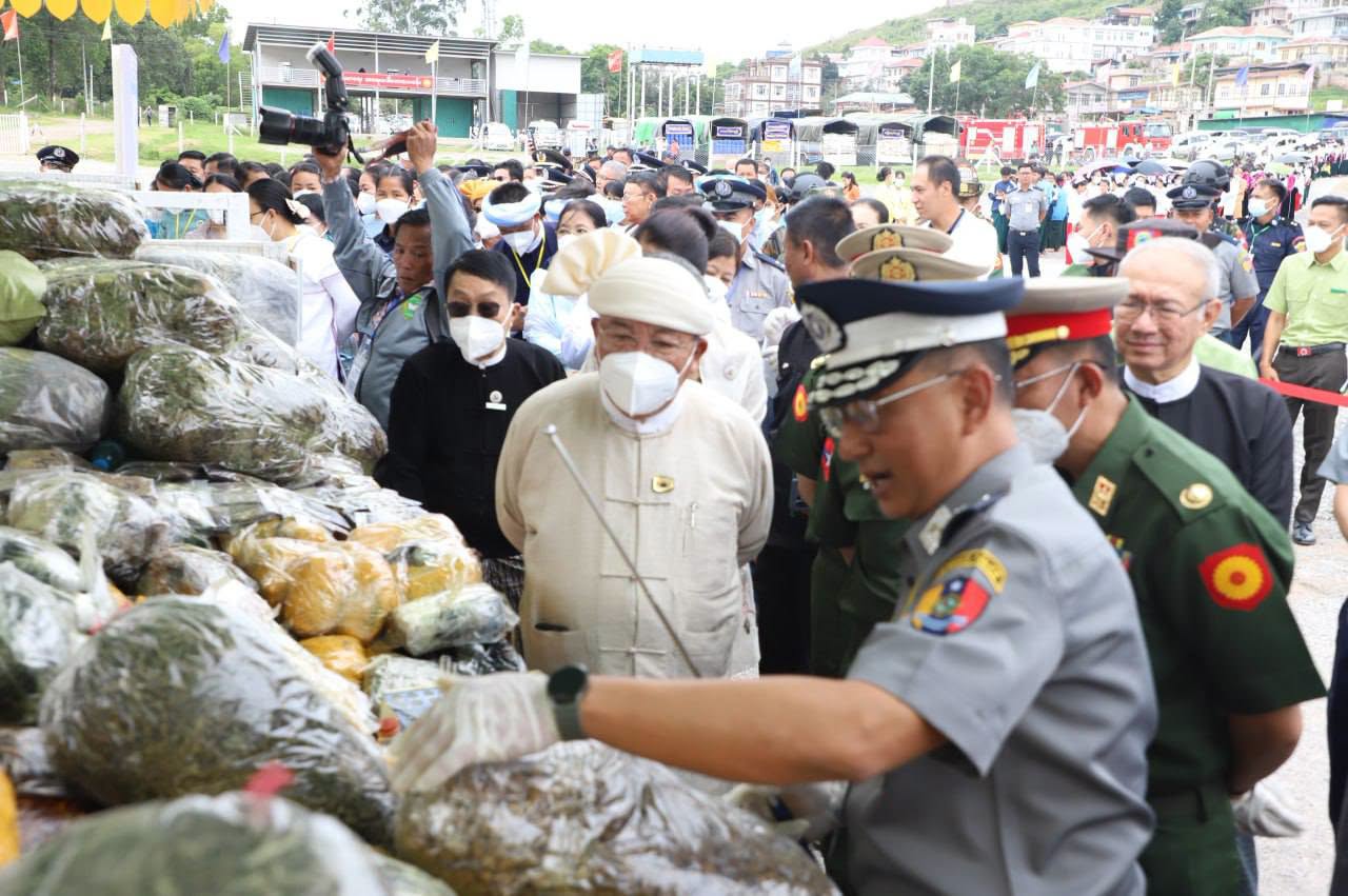 တောင်ကြီးမြို့တွင် (၃၉)ကြိမ်မြောက် အပြည်ပြည်ဆိုင်ရာ မူးယစ်ဆေးဝါးအလွဲသုံးမှုနှင့် တရားမဝင်ရောင်းဝယ်မှုတိုက်ဖျက်ရေးနေ့ အထိမ်းအမှတ် ဖမ်းဆီးရမိမူးယစ်ဆေးဝါးများနှင့် ဓာတုဆေးရည်များ မီးရှို့ဖျက်ဆီး