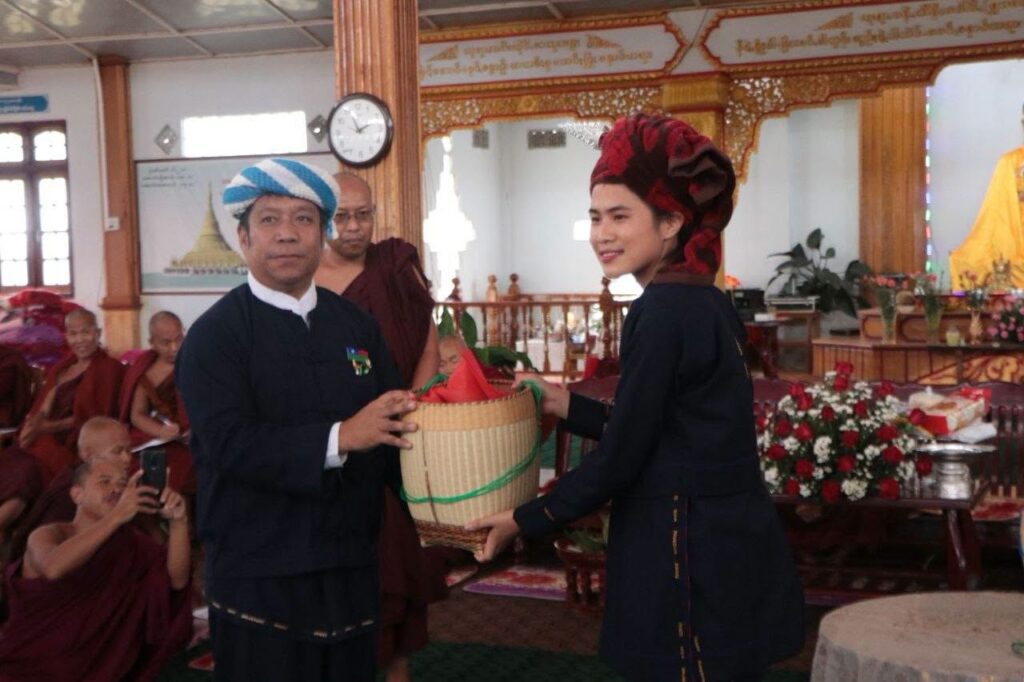 ပအိုဝ်းအမျိုးသားဘက်စုံဖွံ့ဖြိုးရေးကွင်းတွင် ကျင်းပသည့် သံဃာစွမ်းရည်မြှင့်သင်တန်း ဆင်းပွဲအခမ်းအနားသို့ ရှမ်းပြည်နယ်လွှတ်တော် က