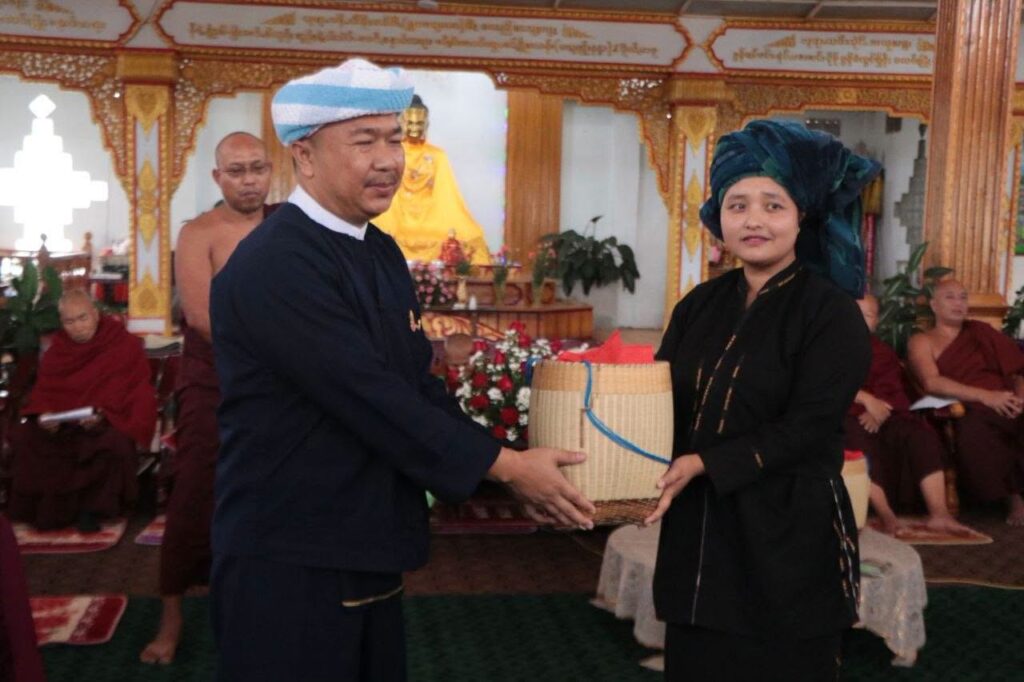 ပအိုဝ်းအမျိုးသားဘက်စုံဖွံ့ဖြိုးရေးကွင်းတွင် ကျင်းပသည့် သံဃာစွမ်းရည်မြှင့်သင်တန်း ဆင်းပွဲအခမ်းအနားသို့ ရှမ်းပြည်နယ်လွှတ်တော် က