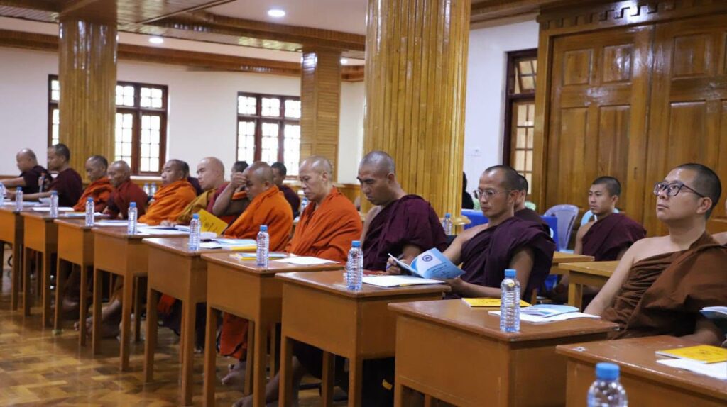 ဖေႏကသွဥ်ထူႏနွောင်ꩻ ပအိုဝ်ႏဘီအေအတန်ꩻတွမ်ႏ အမ်အေအတန်ꩻနဝ်ꩻ ဗွေႏသံႏဃာႏသီးအွဥ်ငါခြိ့ꩻထူႏ မာꩻလွေꩻ နောင်တောင်ꩻ ဗုဒ္ဓကောလိပ် ပညာႏရေꩻ 