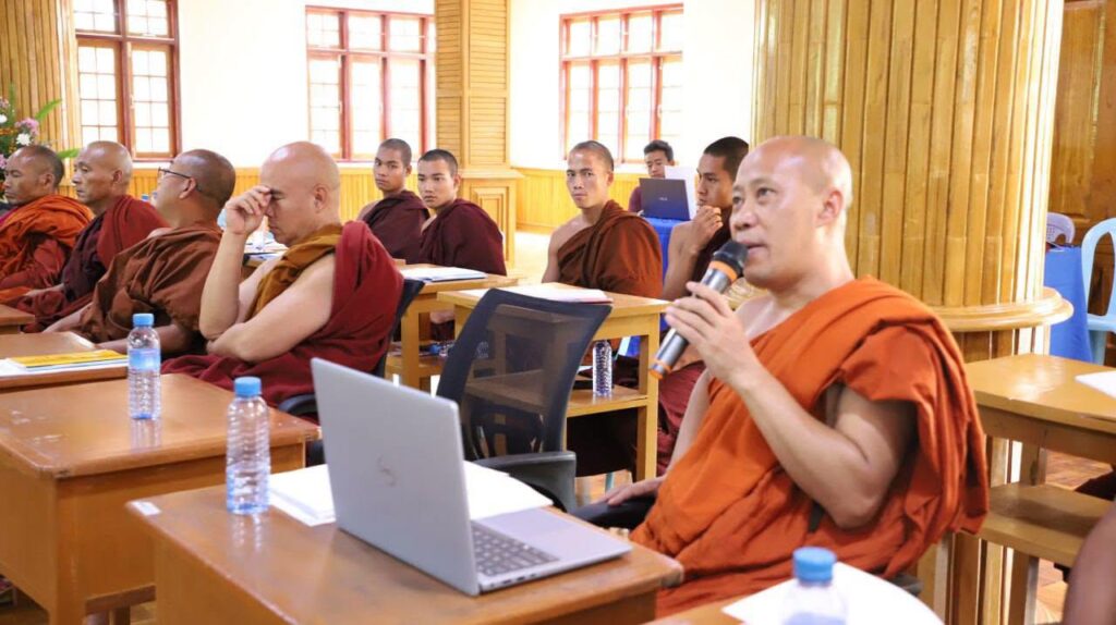 ဖေႏကသွဥ်ထူႏနွောင်ꩻ ပအိုဝ်ႏဘီအေအတန်ꩻတွမ်ႏ အမ်အေအတန်ꩻနဝ်ꩻ ဗွေႏသံႏဃာႏသီးအွဥ်ငါခြိ့ꩻထူႏ မာꩻလွေꩻ နောင်တောင်ꩻ ဗုဒ္ဓကောလိပ် ပညာႏရေꩻ 