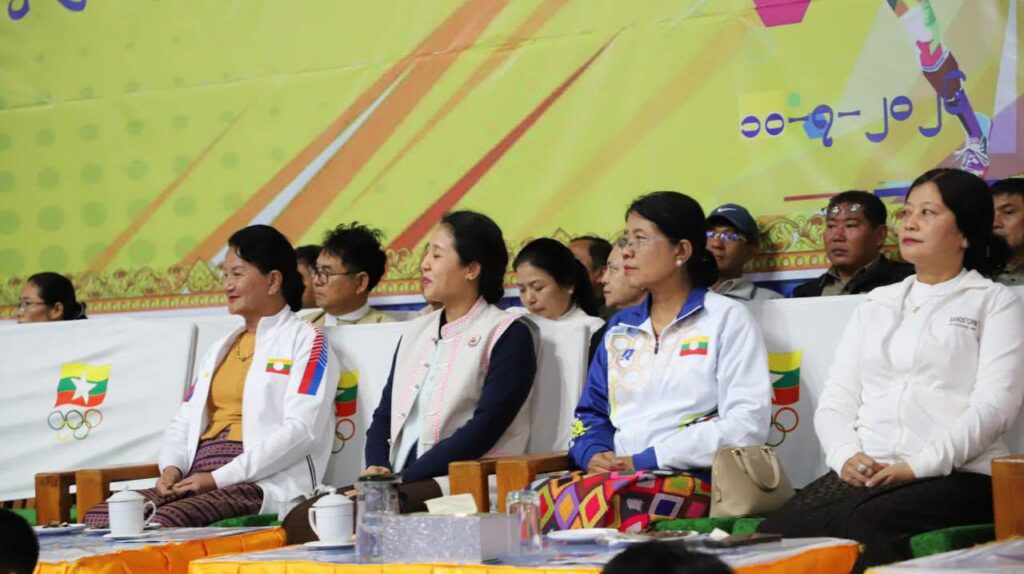 ရှမ်းပြည်နယ်ဝန်ကြီးချုပ်ဖလား အသက်(၂၃) နှစ်အောက် မြို့နယ်အလိုက် ပိုက်ကျော်ခြင်းပြိုင်ပွဲ ဆုချီးမြှင့်