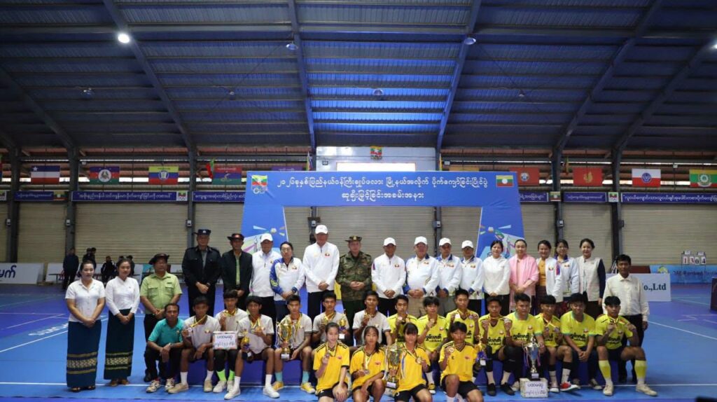 ရှမ်းပြည်နယ်ဝန်ကြီးချုပ်ဖလား အသက်(၂၃) နှစ်အောက် မြို့နယ်အလိုက် ပိုက်ကျော်ခြင်းပြိုင်ပွဲ ဆုချီးမြှင့်