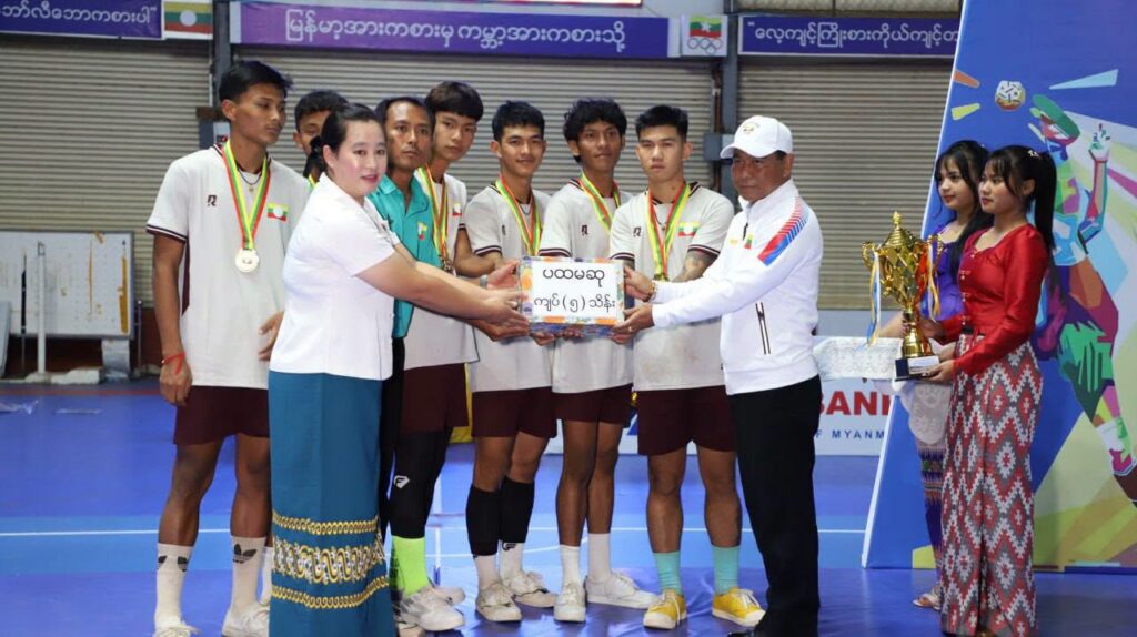 ရှမ်းပြည်နယ်ဝန်ကြီးချုပ်ဖလား အသက်(၂၃) နှစ်အောက် မြို့နယ်အလိုက် ပိုက်ကျော်ခြင်းပြိုင်ပွဲ ဆုချီးမြှင့်