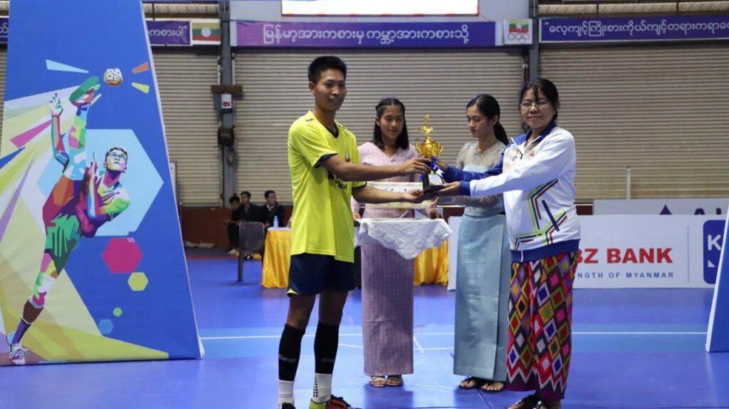 ရှမ်းပြည်နယ်ဝန်ကြီးချုပ်ဖလား အသက်(၂၃) နှစ်အောက် မြို့နယ်အလိုက် ပိုက်ကျော်ခြင်းပြိုင်ပွဲ ဆုချီးမြှင့်
