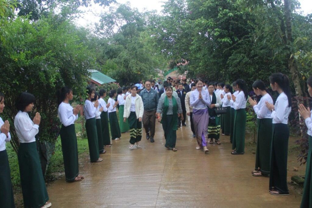 ရှမ်းပြည်နယ်အစိုးရအဖွဲ့နှင့် ပြည်နယ်လွှတ်တော် ဒုတိယဥက္ကဋ္ဌတို့ ပင်လုံမြို့ရှိ စာသင်ကျောင်းများနှင့် တိုက်နယ်ဆေးရုံသို့ ကွင်းဆ
