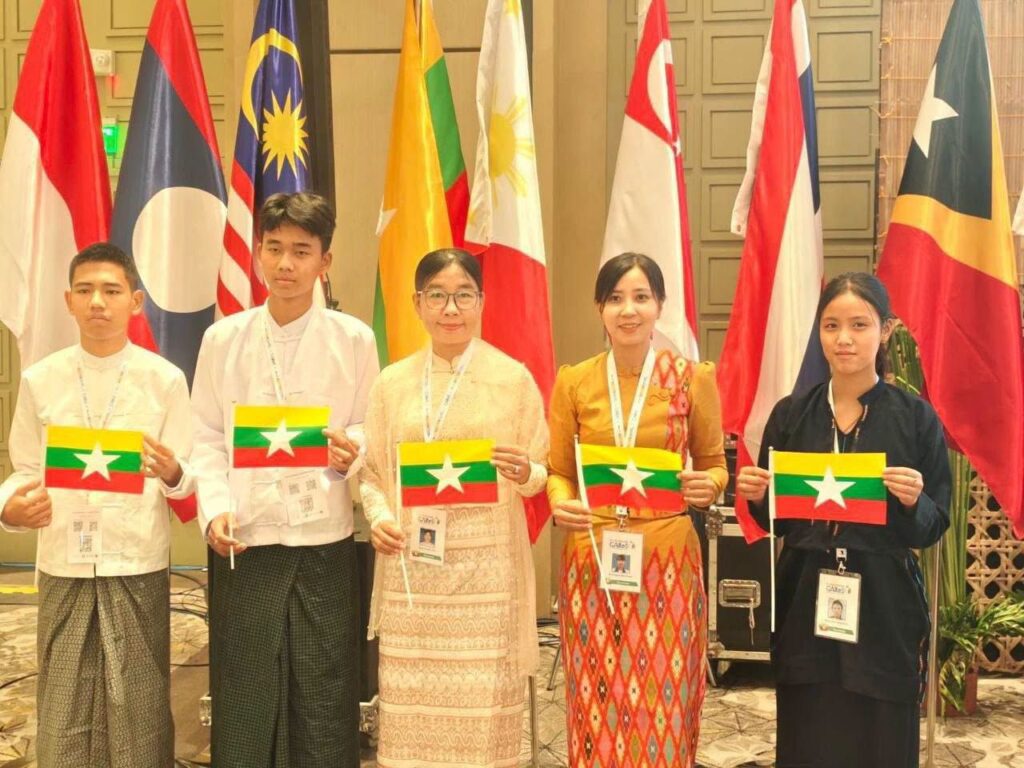 ပအိုဝ်းတိုင်းရင်းသူ မနန်းအေးမြတ်မွန် ASEAN+3 လူငယ်သိပ္ပံပြိုင်ပွဲတွင် တတိယဆု ဆွတ်ခူး
