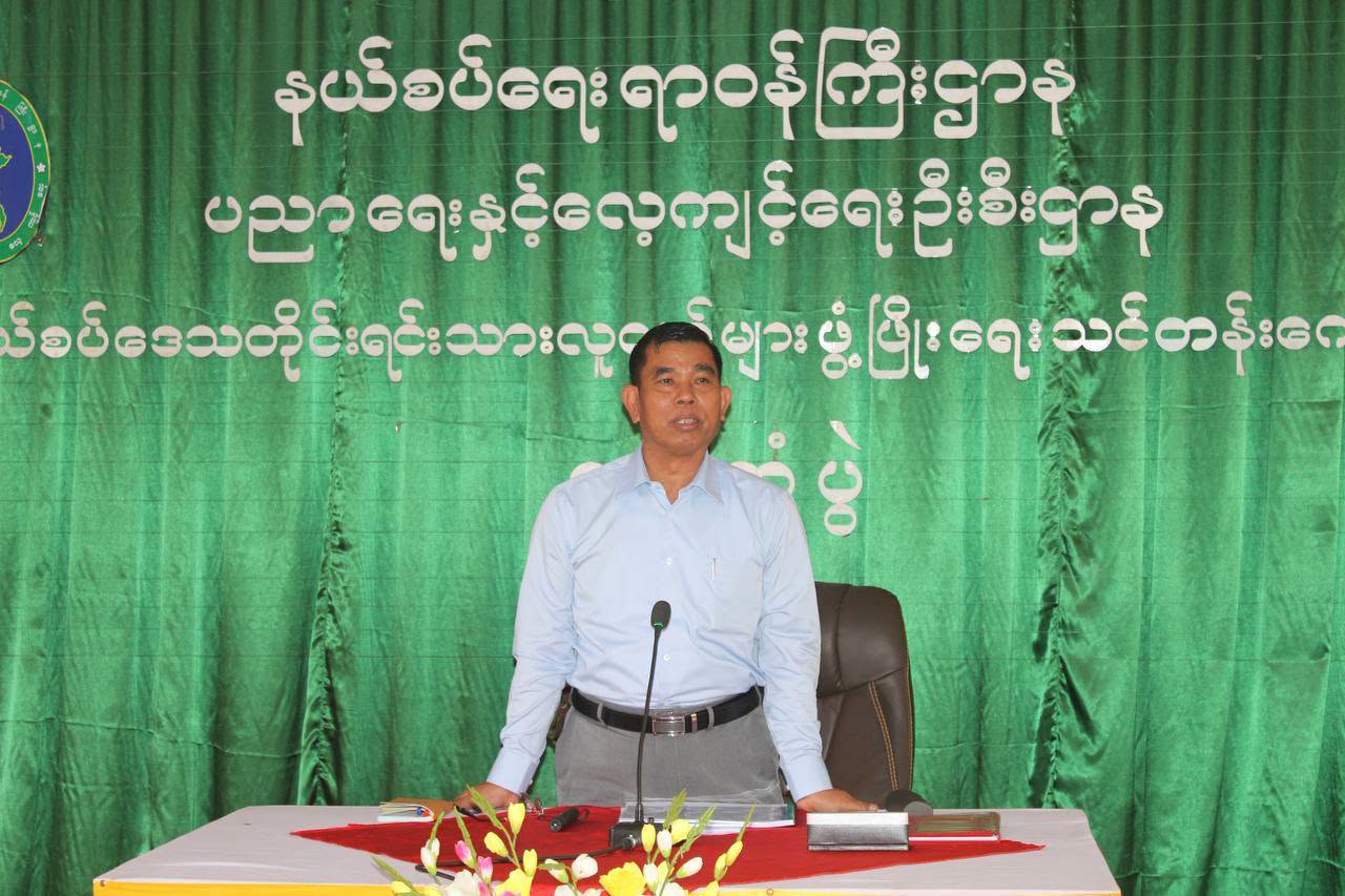 နယ်စပ်ရေးရာဝန်ကြီးဌာန၊ ပြည်ထောင်စုဝန်ကြီး ဒုတိယဗိုလ်ချုပ်ကြီး ဖုန်းမြတ် နယ်စပ်ဒေသတိုင်းရင်းသားလူငယ်များဖွံ့ဖြိုးရေးသင်တန်းကျောင်း(ပင်လုံ) သို့ သွားရောက်တွေ့ဆုံ