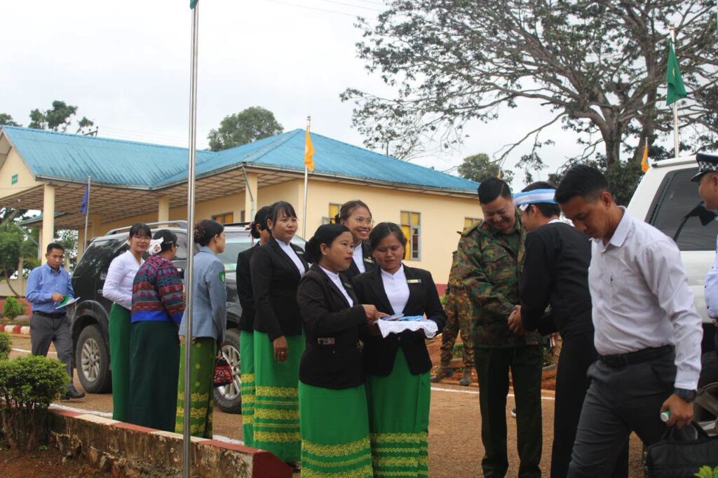 နယ်စပ်ရေးရာဝန်ကြီးဌာန၊ ပြည်ထောင်စုဝန်ကြီး ဒုတိယဗိုလ်ချုပ်ကြီး ဖုန်းမြတ် နယ်စပ်ဒေသတိုင်းရင်းသားလူငယ်များဖွံ့ဖြိုးရေးသင်တန်းကျေ
