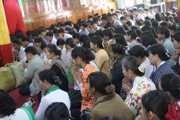 အ.ထ.က(၁) ပင်လုံ အခြေခံပညာအထက်တန်းကျောင်းမှ ဝါဆိုသင်္ကန်းနှင့် လှူဖွယ်ဝတ္ထုပစ္စည်းများ ဆက်ကပ်လှူဒါန်း