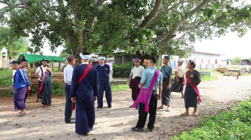 တောင်ကြီးမြို့နယ်ရှိ ကျေးရွာများတွင် ဒေသဖွံ့ဖြိုးရေးလိုအပ်ချက်များကို ပြည်နယ်လွှတ်တော်ကိုယ်စားလှယ်များ ကွင်းဆင်းစစ်တမ်းကောက်ယ