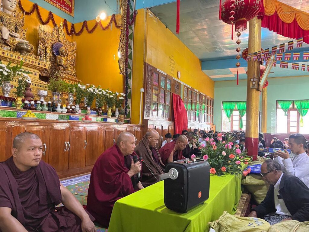 အ.ထ.က(၁) ပင်လုံ အခြေခံပညာအထက်တန်းကျောင်းမှ ဝါဆိုသင်္ကန်းနှင့် လှူဖွယ်ဝတ္ထုပစ္စည်းများ ဆက်ကပ်လှူဒါန်း