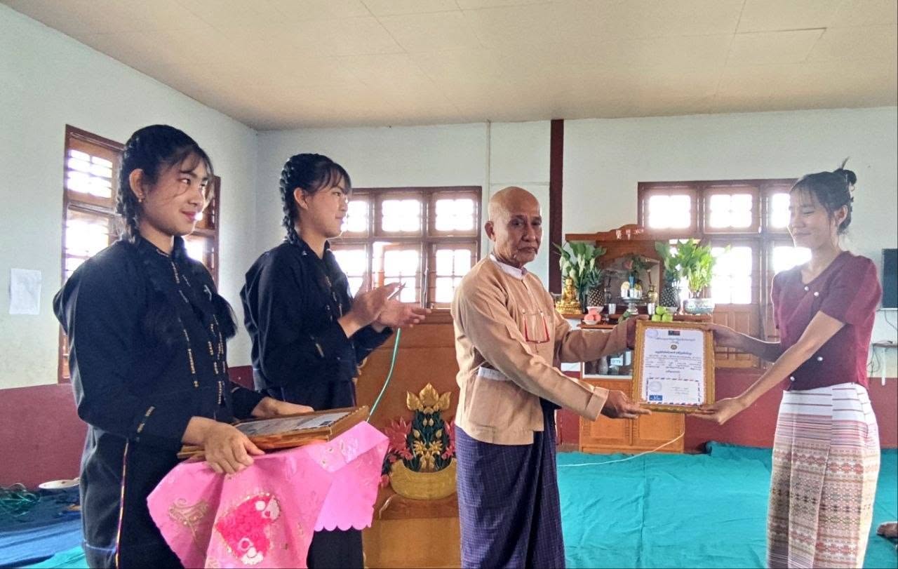 ပင်လုံမြို့၊ ကျေးလက်လူငယ်ပြုစုပျိုးထောင်ရေးကျောင်း၌ ဝါဆိုသင်္ကန်းကပ်လှူခြင်းနှင့် တက္ကသိုလ်ဝင်တန်း အောင်မြင်သူများအား ဂုဏ်ပြုပွဲကျင်းပ