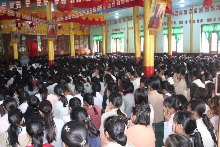 အ.ထ.က(၁) ပင်လုံ အခြေခံပညာအထက်တန်းကျောင်းမှ ဝါဆိုသင်္ကန်းနှင့် လှူဖွယ်ဝတ္ထုပစ္စည်းများ ဆက်ကပ်လှူဒါန်း