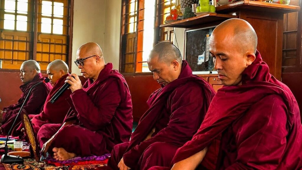 ပင်လုံမြို့၊ ကျေးလက်လူငယ်ပြုစုပျိုးထောင်ရေးကျောင်း၌ ဝါဆိုသင်္ကန်းကပ်လှူခြင်းနှင့် တက္ကသိုလ်ဝင်တန်း အောင်မြင်သူများအား ဂုဏ်ပြု