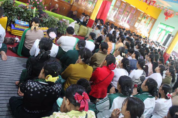 အ.ထ.က(၁) ပင်လုံ အခြေခံပညာအထက်တန်းကျောင်းမှ ဝါဆိုသင်္ကန်းနှင့် လှူဖွယ်ဝတ္ထုပစ္စည်းများ ဆက်ကပ်လှူဒါန်း