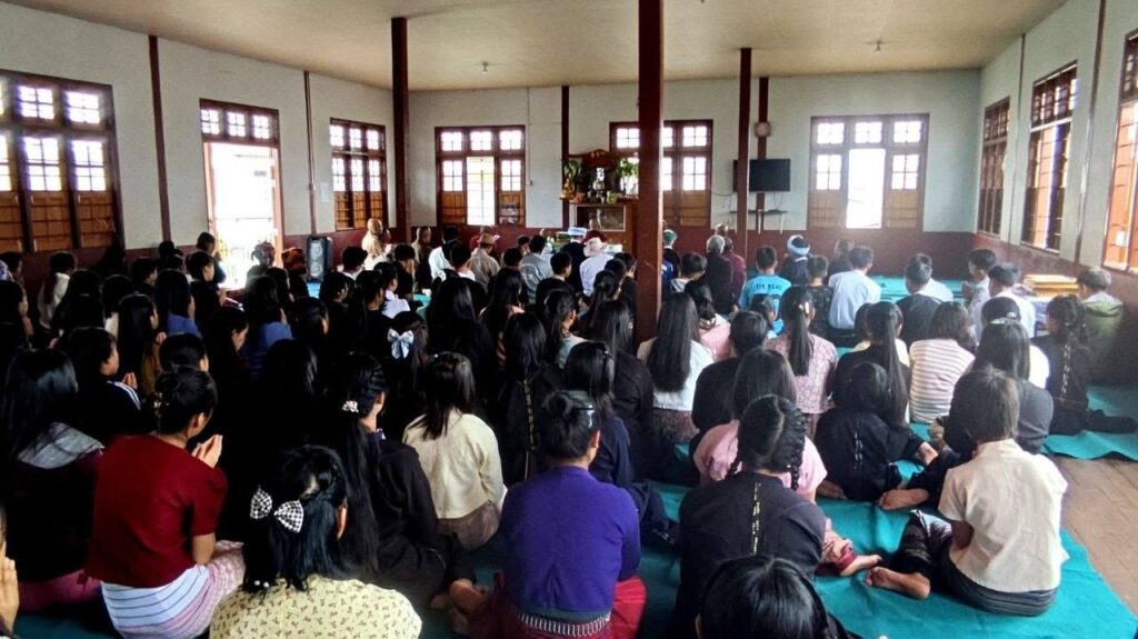 ပင်လုံမြို့၊ ကျေးလက်လူငယ်ပြုစုပျိုးထောင်ရေးကျောင်း၌ ဝါဆိုသင်္ကန်းကပ်လှူခြင်းနှင့် တက္ကသိုလ်ဝင်တန်း အောင်မြင်သူများအား ဂုဏ်ပြု