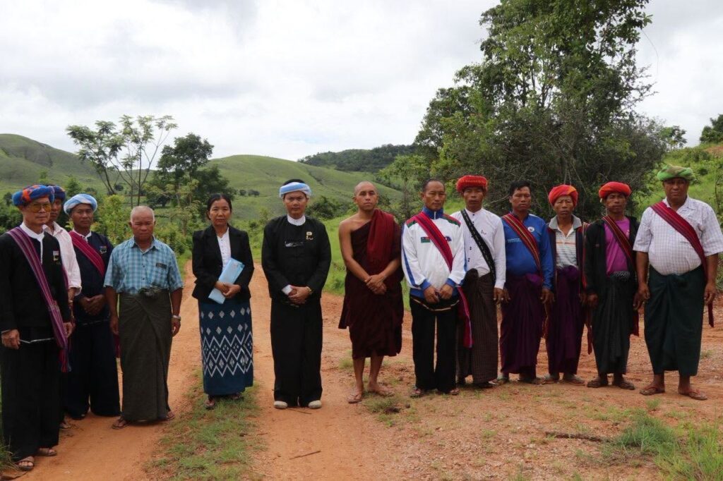 ပြည်နယ်လွတ်တော်ကိုယ်စားလှယ်ခွန်ထွန်းငယ်နှင့်ကလောမြို့နယ်ဌာနဆိုင်ရာတို့မှကျေးရွာလိုအပ်ချက်များကွင်းဆင်းကြည့်ရှု
