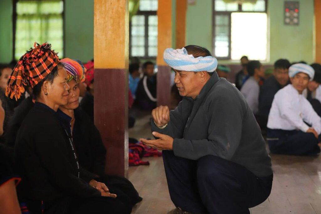 PNO) ပါတီအတွင်းရေးမှူးချုပ် ဦးခွန်သိန်းဖေနှင့်လွတ်တော်ကိုယ်စားလှယ်အဖွဲ့ ပင်လောင်း–ကလော–ရမဲသင်းနယ်စပ် အလောင်းတော်ပေါက်ဒေသရှိ ပ
