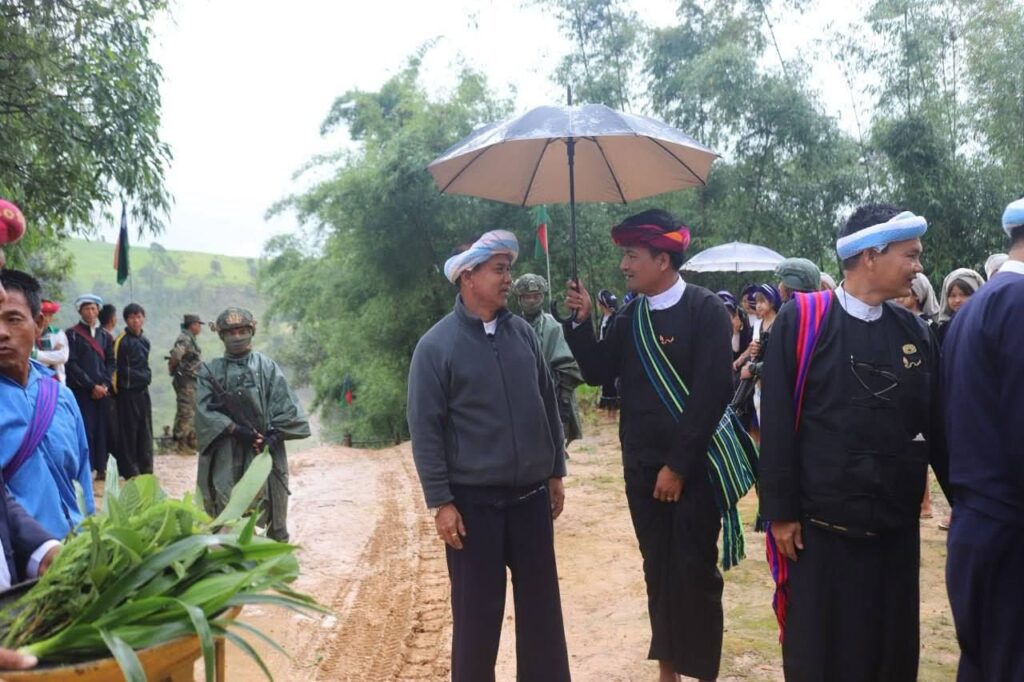 PNO) ပါတီအတွင်းရေးမှူးချုပ် ဦးခွန်သိန်းဖေနှင့်လွတ်တော်ကိုယ်စားလှယ်အဖွဲ့ ပင်လောင်း–ကလော–ရမဲသင်းနယ်စပ် အလောင်းတော်ပေါက်ဒေသရှိ ပ