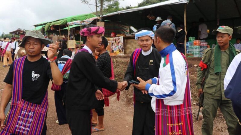 ပြည်နယ်လွတ်တော်ကိုယ်စားလှယ်ခွန်ထွန်းငယ်နှင့်ကလောမြို့နယ်ဌာနဆိုင်ရာတို့မှကျေးရွာလိုအပ်ချက်များကွင်းဆင်းကြည့်ရှု