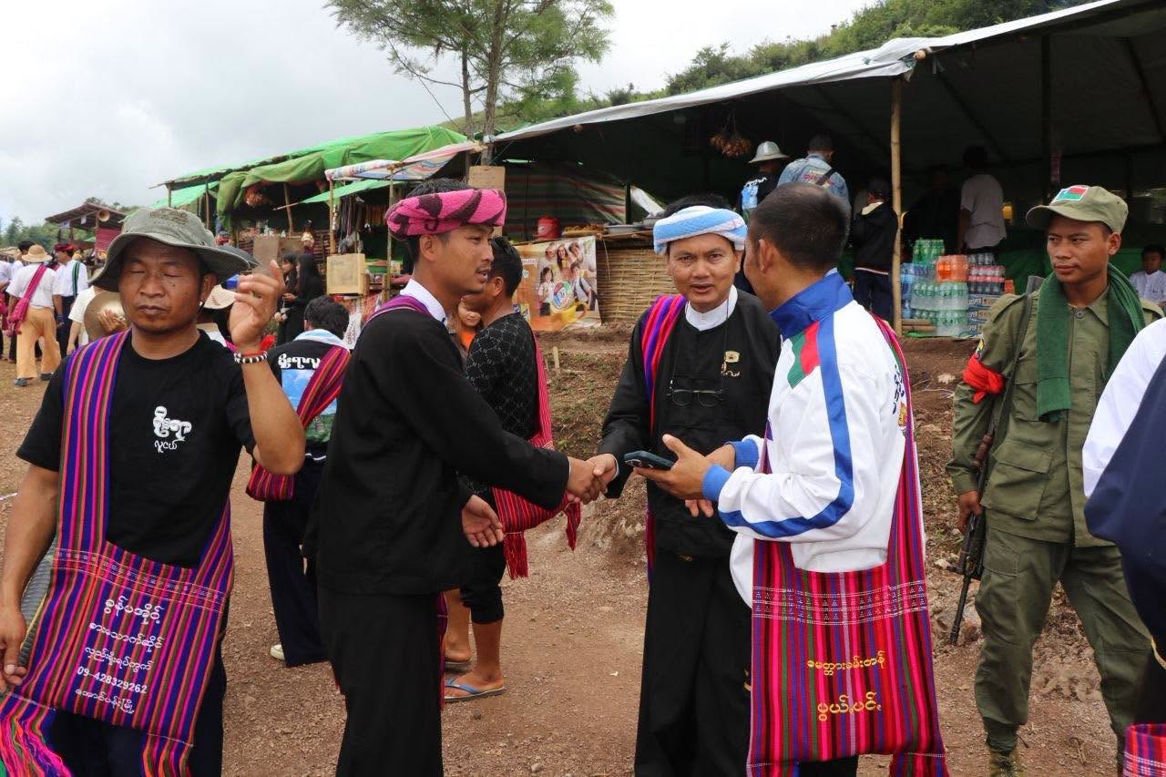 ပြည်နယ်လွတ်တော်ကိုယ်စားလှယ်ခွန်ထွန်းငယ်နှင့်ကလောမြို့နယ်ဌာနဆိုင်ရာတို့မှကျေးရွာလိုအပ်ချက်များကွင်းဆင်းကြည့်ရှု