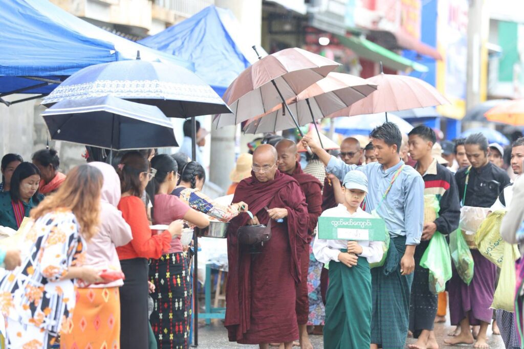 အောင်ပန်းမြို့တွင် (၆၀)ကြိမ်မြောက် မြို့လုံး ကျွတ် သံဃာဒါန ဆွမ်းဆန်စိမ်းလောင်းလှူပွဲ စည်ကားသိုက်မြိုက်စွာ ကျင်းပ