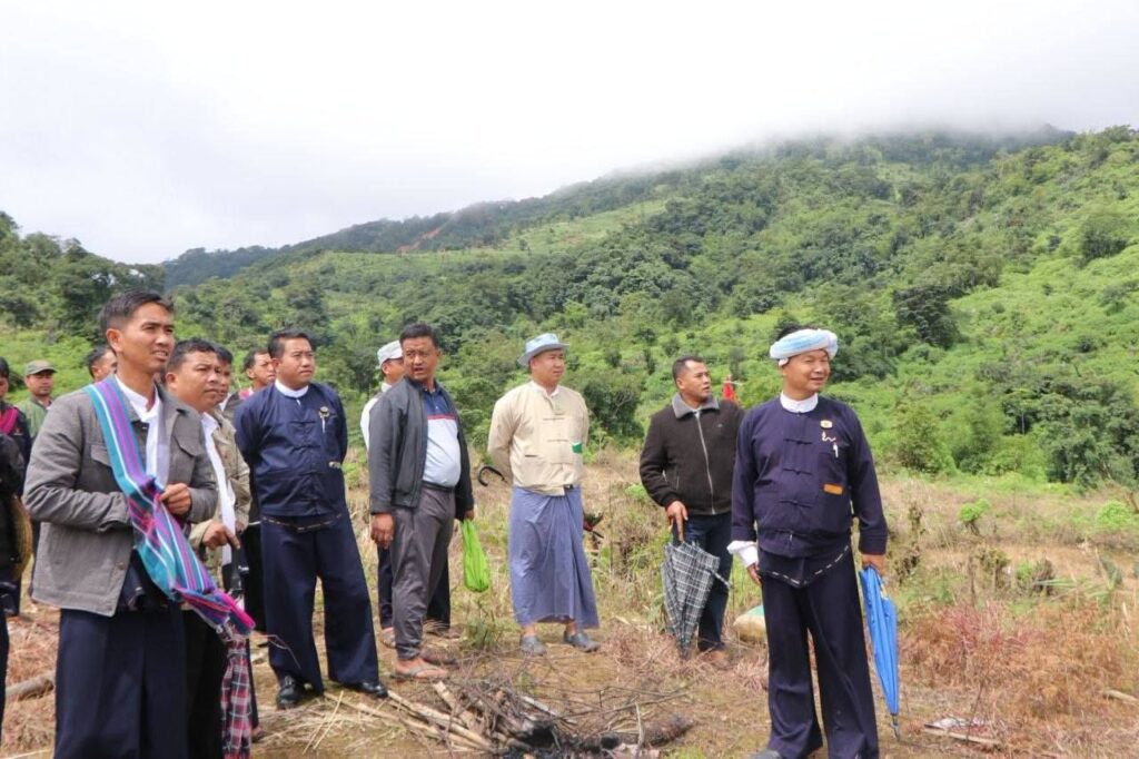 ကျေးရွာပြောင်းရွှေ့၍ ပြန်လည်တည်ဆောက်ရန် လျာထားမြေများအား ပအိုဝ်းကိုယ်ပိုင်အုပ်ချုပ်ခွင့်ရဒေသ ဦးစီးဥက္ကဋ္ဌ ဦးခွန်ဖိုးစိန် ကွင်