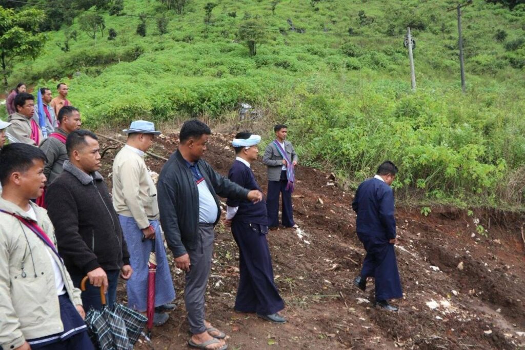 ကျေးရွာပြောင်းရွှေ့၍ ပြန်လည်တည်ဆောက်ရန် လျာထားမြေများအား ပအိုဝ်းကိုယ်ပိုင်အုပ်ချုပ်ခွင့်ရဒေသ ဦးစီးဥက္ကဋ္ဌ ဦးခွန်ဖိုးစိန် ကွင်