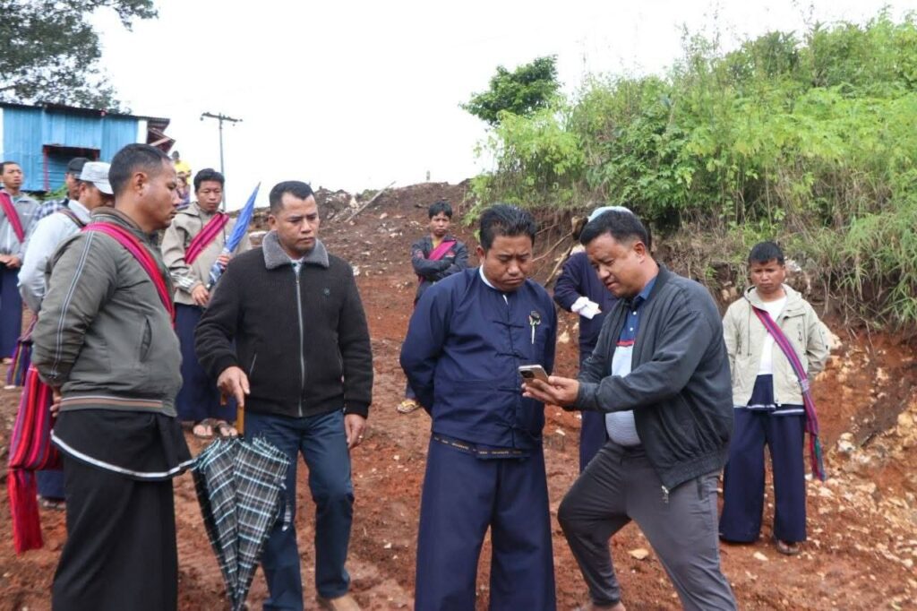 ကျေးရွာပြောင်းရွှေ့၍ ပြန်လည်တည်ဆောက်ရန် လျာထားမြေများအား ပအိုဝ်းကိုယ်ပိုင်အုပ်ချုပ်ခွင့်ရဒေသ ဦးစီးဥက္ကဋ္ဌ ဦးခွန်ဖိုးစိန် ကွင်