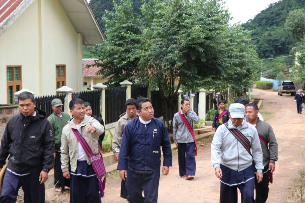 ကျေးရွာပြောင်းရွှေ့၍ ပြန်လည်တည်ဆောက်ရန် လျာထားမြေများအား ပအိုဝ်းကိုယ်ပိုင်အုပ်ချုပ်ခွင့်ရဒေသ ဦးစီးဥက္ကဋ္ဌ ဦးခွန်ဖိုးစိန် ကွင်