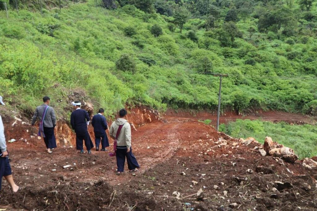 ကျေးရွာပြောင်းရွှေ့၍ ပြန်လည်တည်ဆောက်ရန် လျာထားမြေများအား ပအိုဝ်းကိုယ်ပိုင်အုပ်ချုပ်ခွင့်ရဒေသ ဦးစီးဥက္ကဋ္ဌ ဦးခွန်ဖိုးစိန် ကွင်