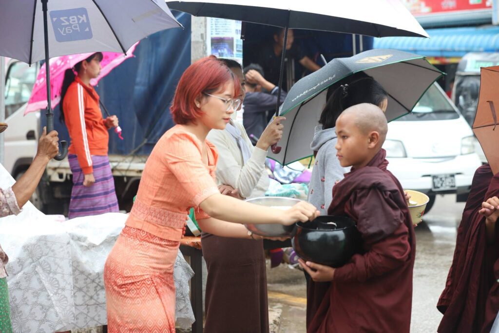 အောင်ပန်းမြို့တွင် (၆၀)ကြိမ်မြောက် မြို့လုံး ကျွတ် သံဃာဒါန ဆွမ်းဆန်စိမ်းလောင်းလှူပွဲ စည်ကားသိုက်မြိုက်စွာ ကျင်းပ
