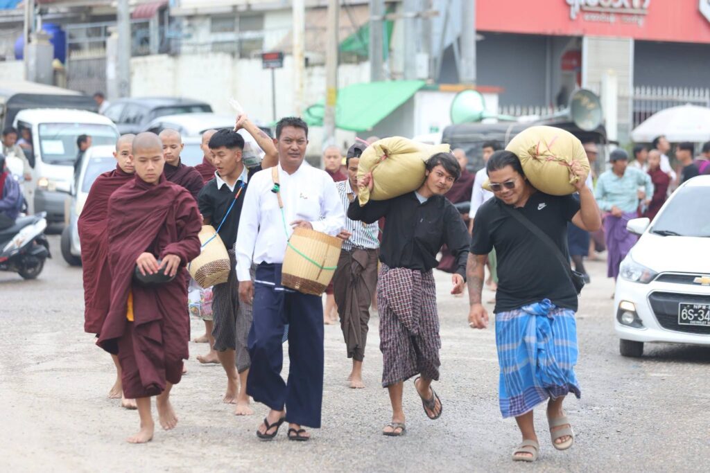 အောင်ပန်းမြို့တွင် (၆၀)ကြိမ်မြောက် မြို့လုံး ကျွတ် သံဃာဒါန ဆွမ်းဆန်စိမ်းလောင်းလှူပွဲ စည်ကားသိုက်မြိုက်စွာ ကျင်းပ