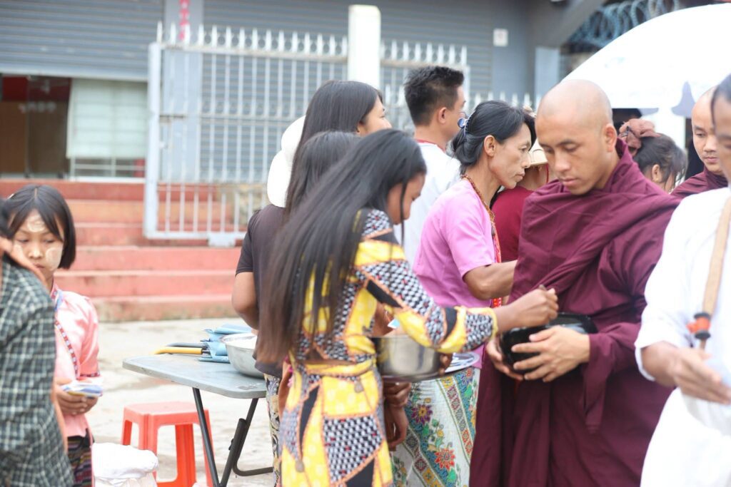 အောင်ပန်းမြို့တွင် (၆၀)ကြိမ်မြောက် မြို့လုံး ကျွတ် သံဃာဒါန ဆွမ်းဆန်စိမ်းလောင်းလှူပွဲ စည်ကားသိုက်မြိုက်စွာ ကျင်းပ