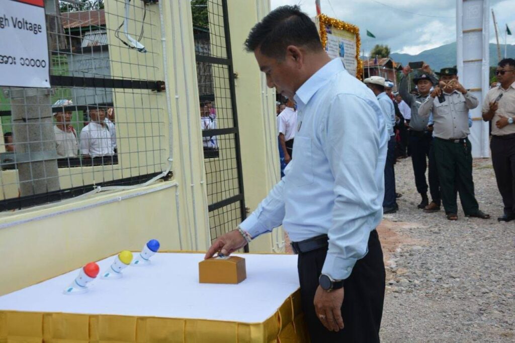 ဘုရားကျိန်းကျေးရွာတွင် ၂၀၂၆-၂၀၂၇ ဘဏ္ဍာနှစ် ရှမ်းပြည်နယ်အစိုးရအဖွဲ့၏ ရက်(၁၀၀) စီမံချက်ဖြင့် လျှပ်စစ်မီးဖွင့်ပွဲ အခမ်းအနား ကျင်