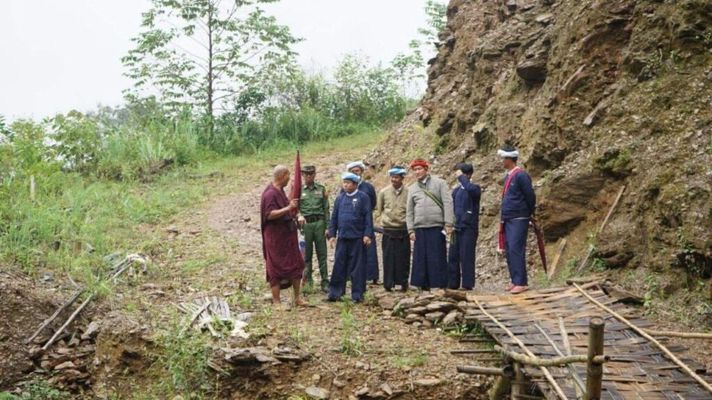 ပအိုဝ်းကိုယ်ပိုင်အုပ်ချုပ်ခွင့်ရဒေသ ဦးစီးအဖွဲ့ဥက္ကဋ္ဌ ဟိုပုံးမြို့နယ် ဒုံလိတန်ကျေးရွာရှိ ဒေသခံများနှင့်တွေ့ဆုံ၊ ကော်ဖီနှင့် ထ