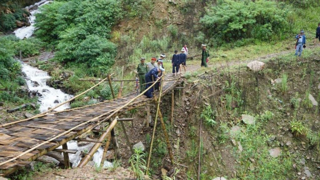 ပအိုဝ်းကိုယ်ပိုင်အုပ်ချုပ်ခွင့်ရဒေသ ဦးစီးအဖွဲ့ဥက္ကဋ္ဌ ဟိုပုံးမြို့နယ် ဒုံလိတန်ကျေးရွာရှိ ဒေသခံများနှင့်တွေ့ဆုံ၊ ကော်ဖီနှင့် ထ