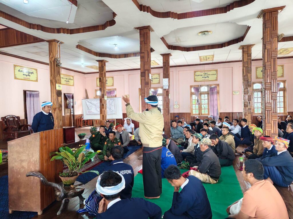 ပအိုဝ်းကိုယ်ပိုင်အုပ်ချုပ်ခွင့်ရဒေသ ဦးစီးအဖွဲ့ဥက္ကဋ္ဌ ဟိုပုံးမြို့နယ် ဒုံလိတန်ကျေးရွာရှိ ဒေသခံများနှင့်တွေ့ဆုံ၊ ကော်ဖီနှင့် ထ