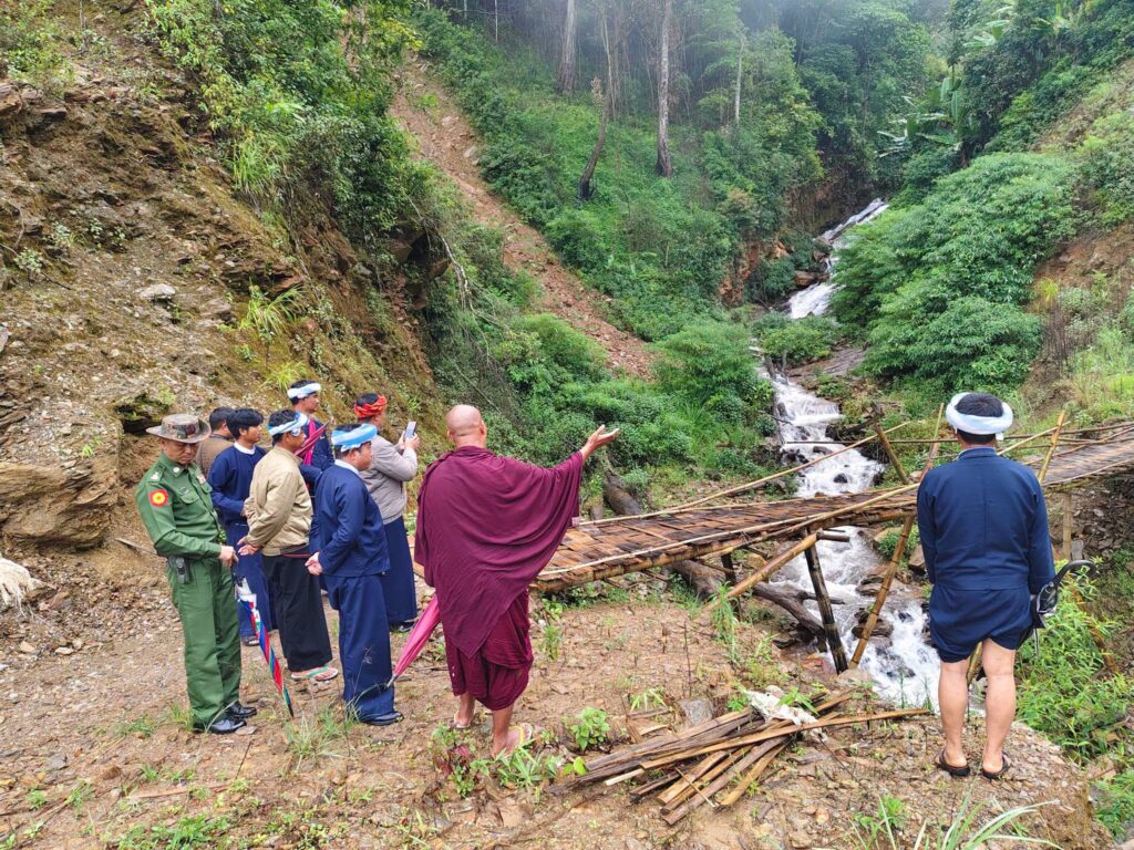 ပအိုဝ်းကိုယ်ပိုင်အုပ်ချုပ်ခွင့်ရဒေသ ဦးစီးအဖွဲ့ဥက္ကဋ္ဌ ဟိုပုံးမြို့နယ် ဒုံလိတန်ကျေးရွာရှိ ဒေသခံများနှင့်တွေ့ဆုံ၊ ကော်ဖီနှင့် ထ