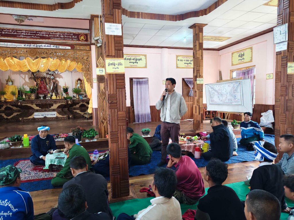 ပအိုဝ်းကိုယ်ပိုင်အုပ်ချုပ်ခွင့်ရဒေသ ဦးစီးအဖွဲ့ဥက္ကဋ္ဌ ဟိုပုံးမြို့နယ် ဒုံလိတန်ကျေးရွာရှိ ဒေသခံများနှင့်တွေ့ဆုံ၊ ကော်ဖီနှင့် ထ