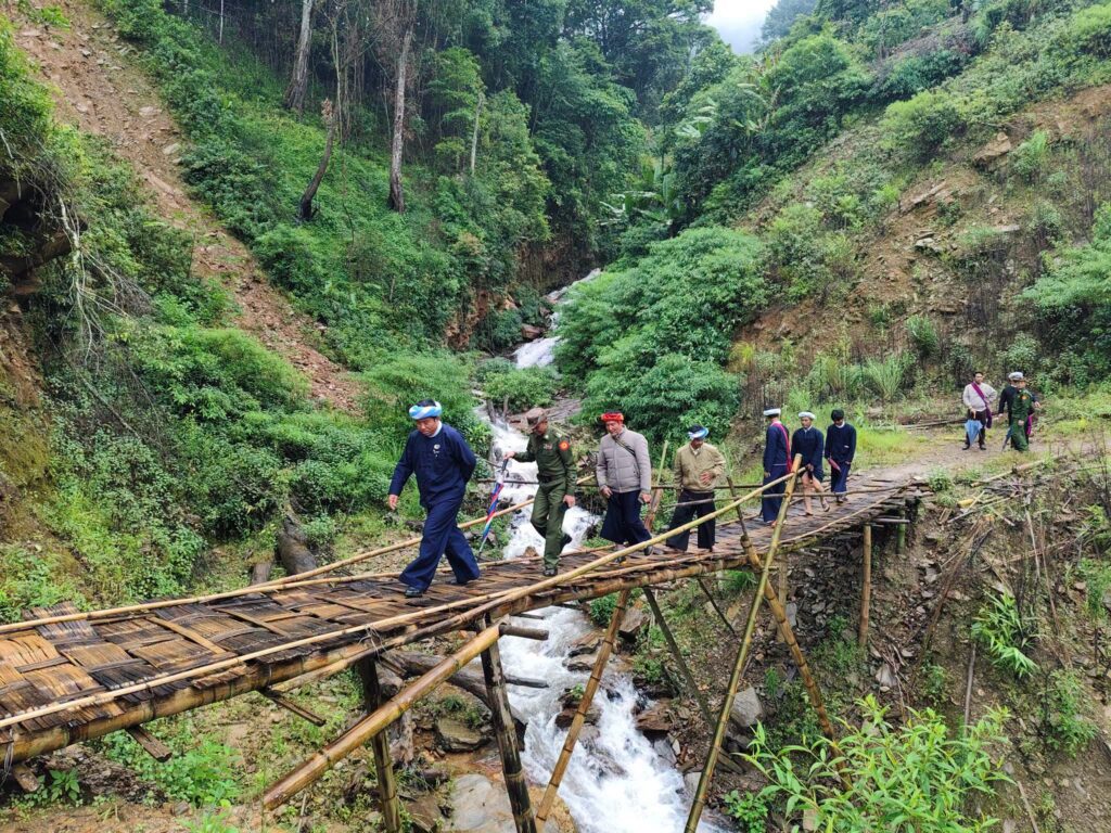 ပအိုဝ်းကိုယ်ပိုင်အုပ်ချုပ်ခွင့်ရဒေသ ဦးစီးအဖွဲ့ဥက္ကဋ္ဌ ဟိုပုံးမြို့နယ် ဒုံလိတန်ကျေးရွာရှိ ဒေသခံများနှင့်တွေ့ဆုံ၊ ကော်ဖီနှင့် ထ