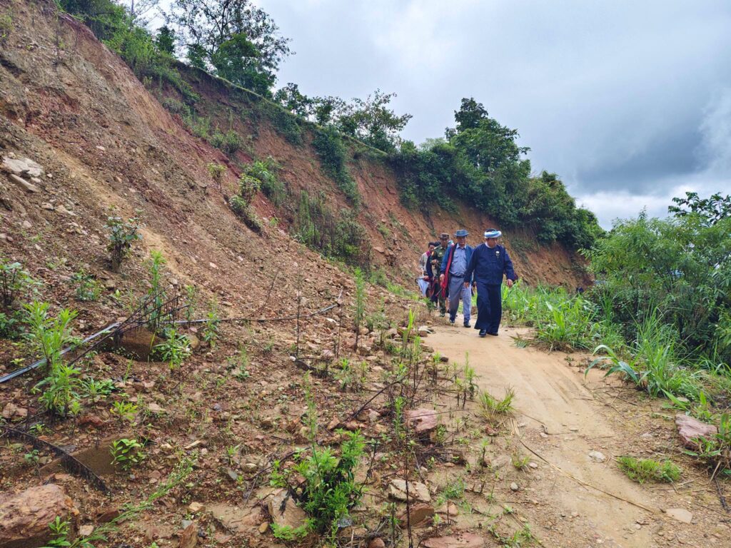 ပအိုဝ်းကိုယ်ပိုင်အုပ်ချုပ်ခွင့်ရဒေသ ဦးစီးအဖွဲ့ဥက္ကဋ္ဌ ဟိုပုံးမြို့နယ် ဒုံလိတန်ကျေးရွာရှိ ဒေသခံများနှင့်တွေ့ဆုံ၊ ကော်ဖီနှင့် ထ