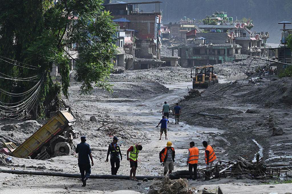 ဆိုးရွားပြင်းထန်သည့်ရေကြီးမှုကြောင့် နီပေါတွင် သေဆုံးသူဦးရေ ၁,၀၀၀ ကျော်ရှိလာ