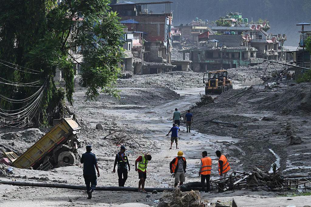 ဆိုးရွားပြင်းထန်သည့်ရေကြီးမှုကြောင့် နီပေါတွင် သေဆုံးသူဦးရေ ၁,၀၀၀ ကျော်ရှိလာ
