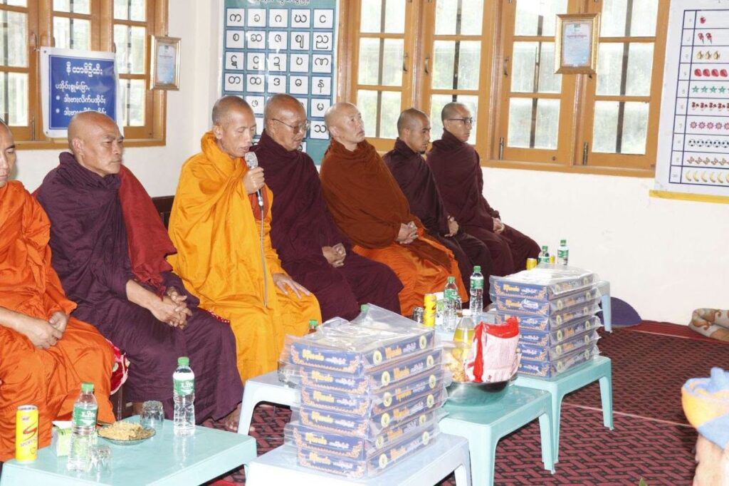 ကလောမြို့နယ်ပအိုဝ်းစာပေနှင့်ယဥ်ကျေးမှုအဖွဲ့မှပထမအကြိမ်ဝါဆိုသင်ကန်းဆက်ကပ်လှူဒါန်း
