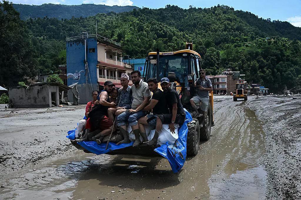 ဆိုးရွားပြင်းထန်သည့်ရေကြီးမှုကြောင့် နီပေါတွင် သေဆုံးသူဦးရေ ၁,၀၀၀ ကျော်ရှိလာ