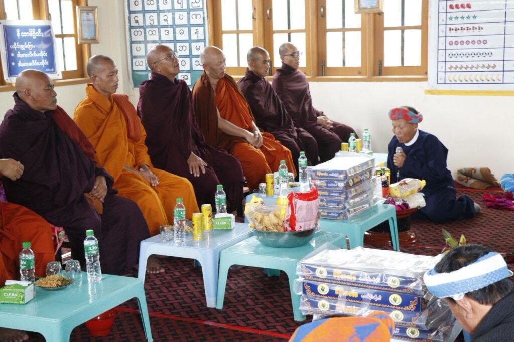 ကလောမြို့နယ်ပအိုဝ်းစာပေနှင့်ယဥ်ကျေးမှုအဖွဲ့မှပထမအကြိမ်ဝါဆိုသင်ကန်းဆက်ကပ်လှူဒါန်း